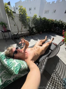 Looking for a tanning buddy part 1