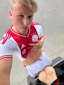 Its nearly the weekend fuck lets have some fun tonight