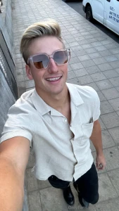 Fuck i m so horny i love sunday mornings check those dm s babe got