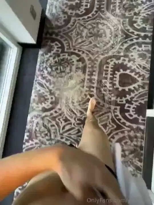 Mmm my pool change room jerk off vid is now in your dm s fuck come part 2 