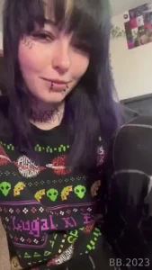 I still need to get used to talking to a camera i feel so awkward lol