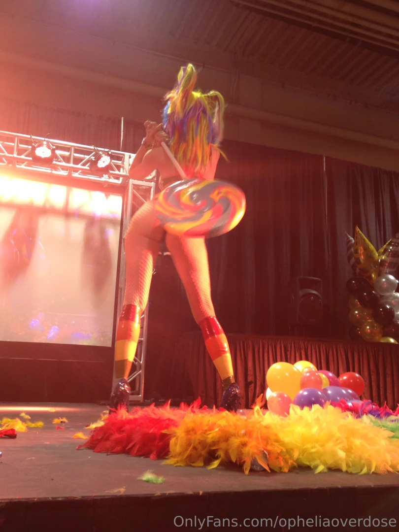 Did you know that i used to do quirky burlesque performances on stage 