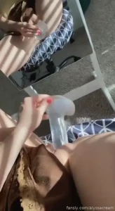 U should just fuck my pussy instead