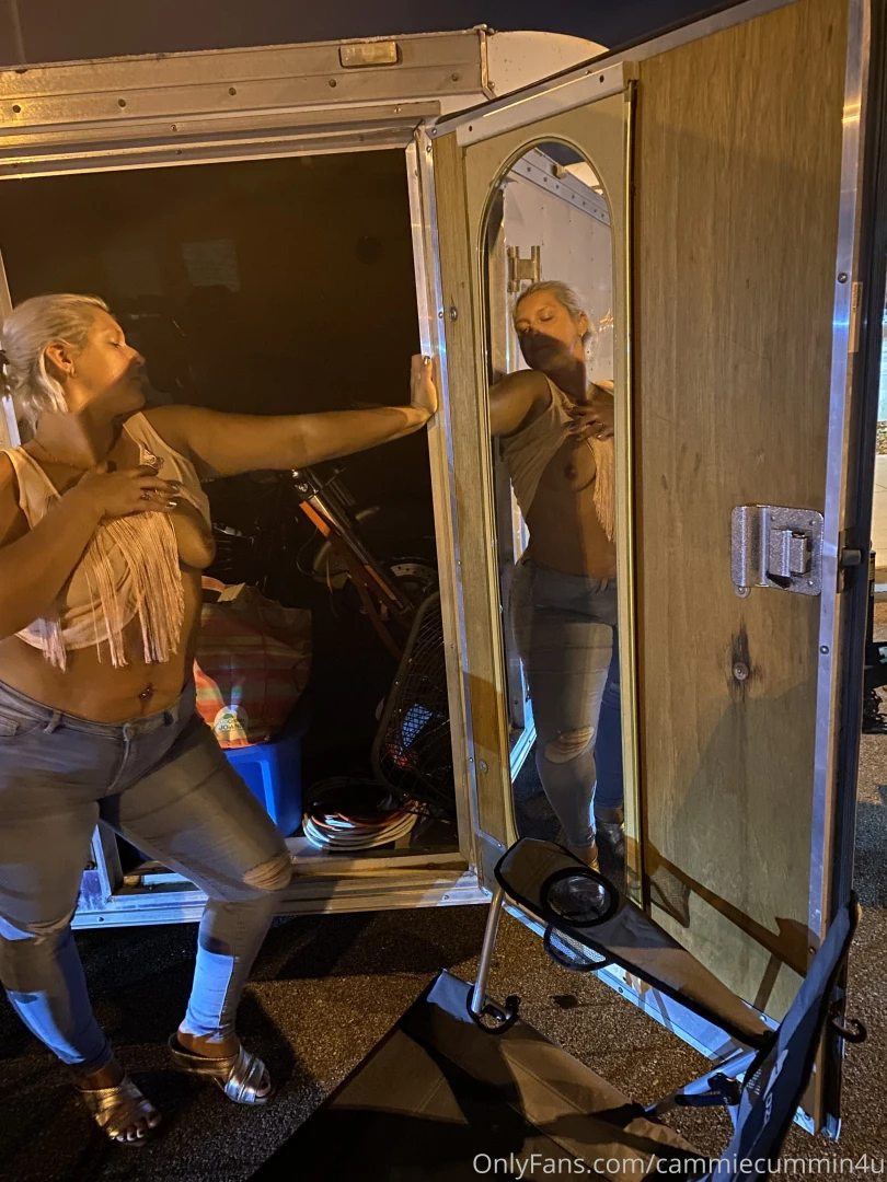 I m the only lot lizard in this trailer 