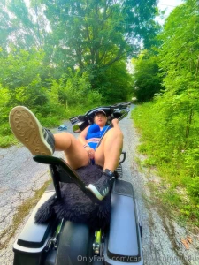 Who s with me - feelin hot