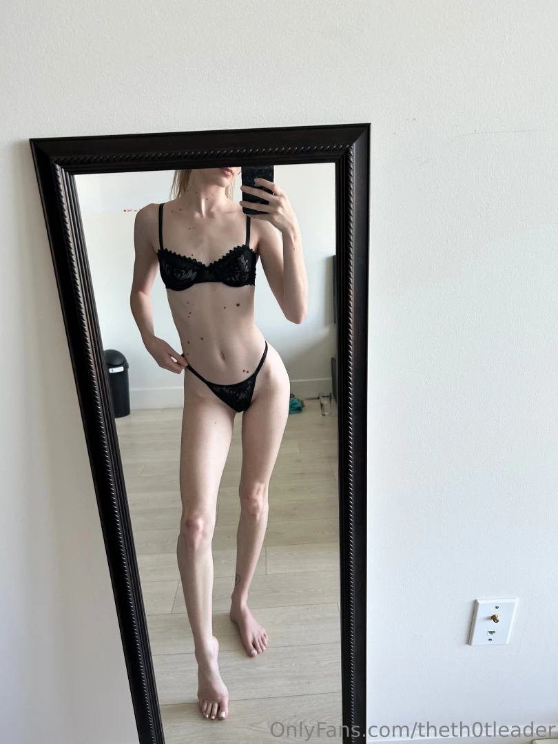 Mirror selfies make me feel sexy 