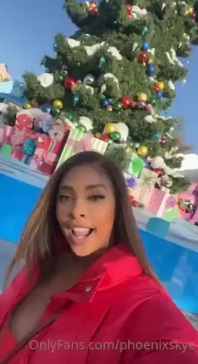 Grinchmas at universal was fun how about the pretzel at the end hehe part 3 