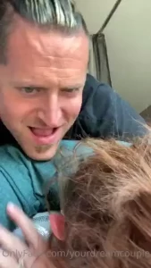 A fun quicky video for you i was laying on the bed working and daddy