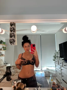 It s friday and mommy is hornnyyyyyyyyy