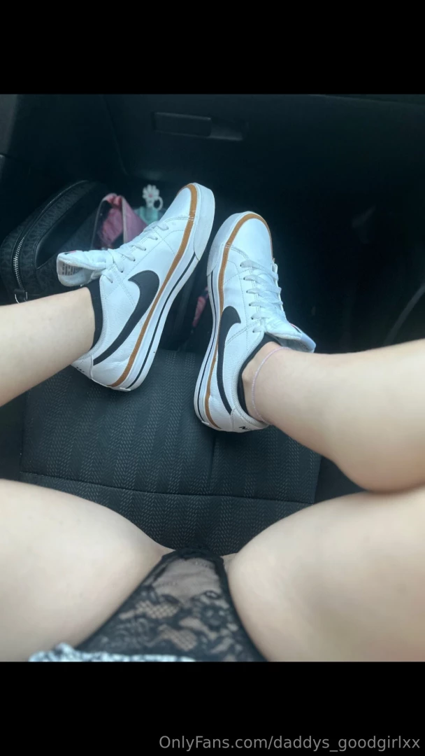 Anyone else loveeeeee nike sneakers these are my newest pair nike 