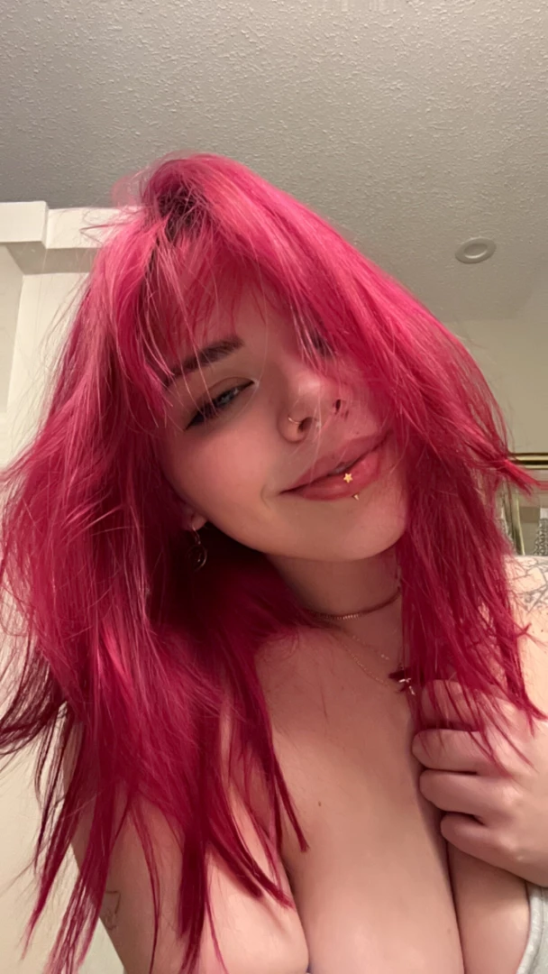 Rare smiling nikki pic part 1 