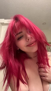 Rare smiling nikki pic part 1