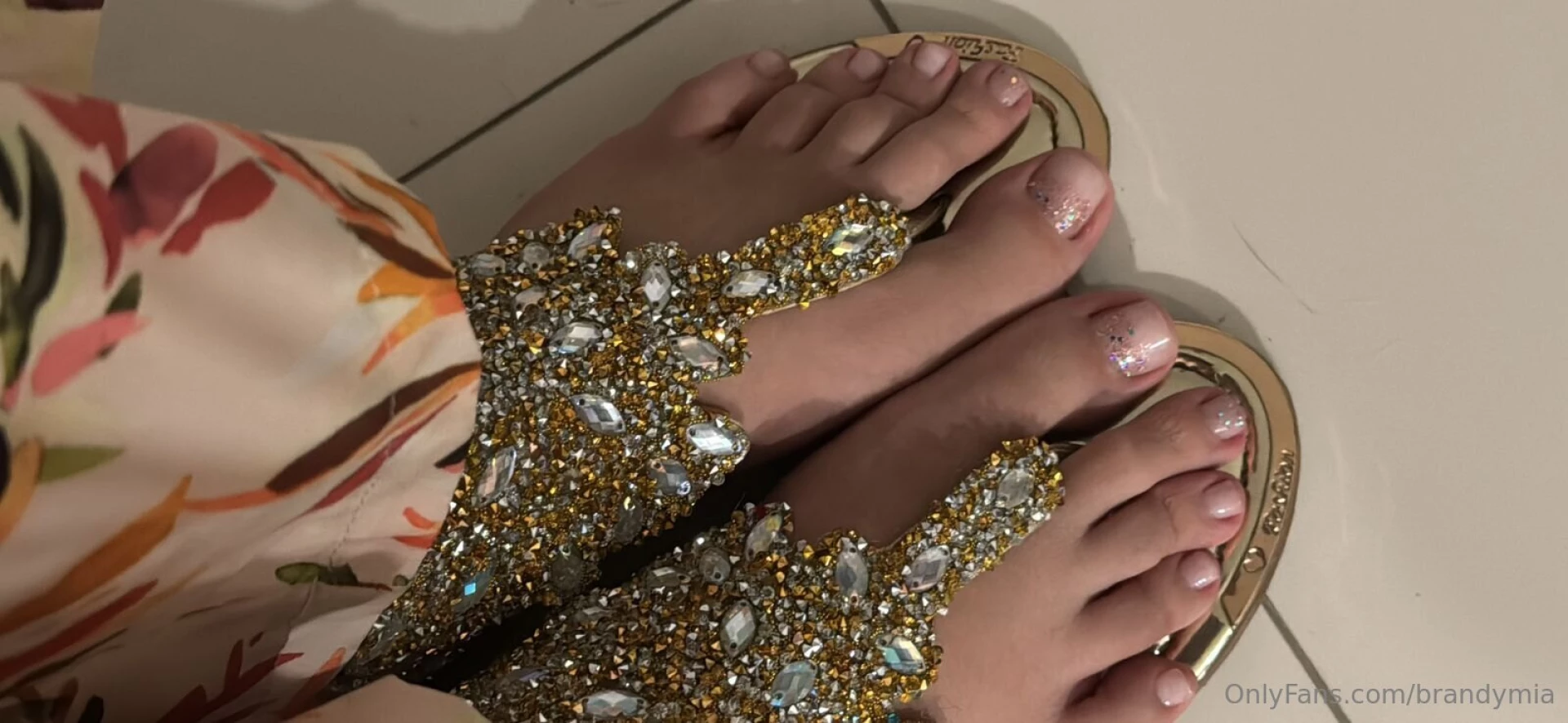 You want to suck my feet 