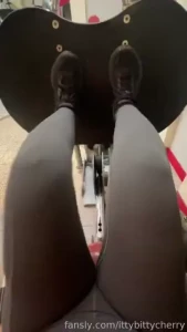 Don t mind me checking out my hairy pussy at the gym while i do the