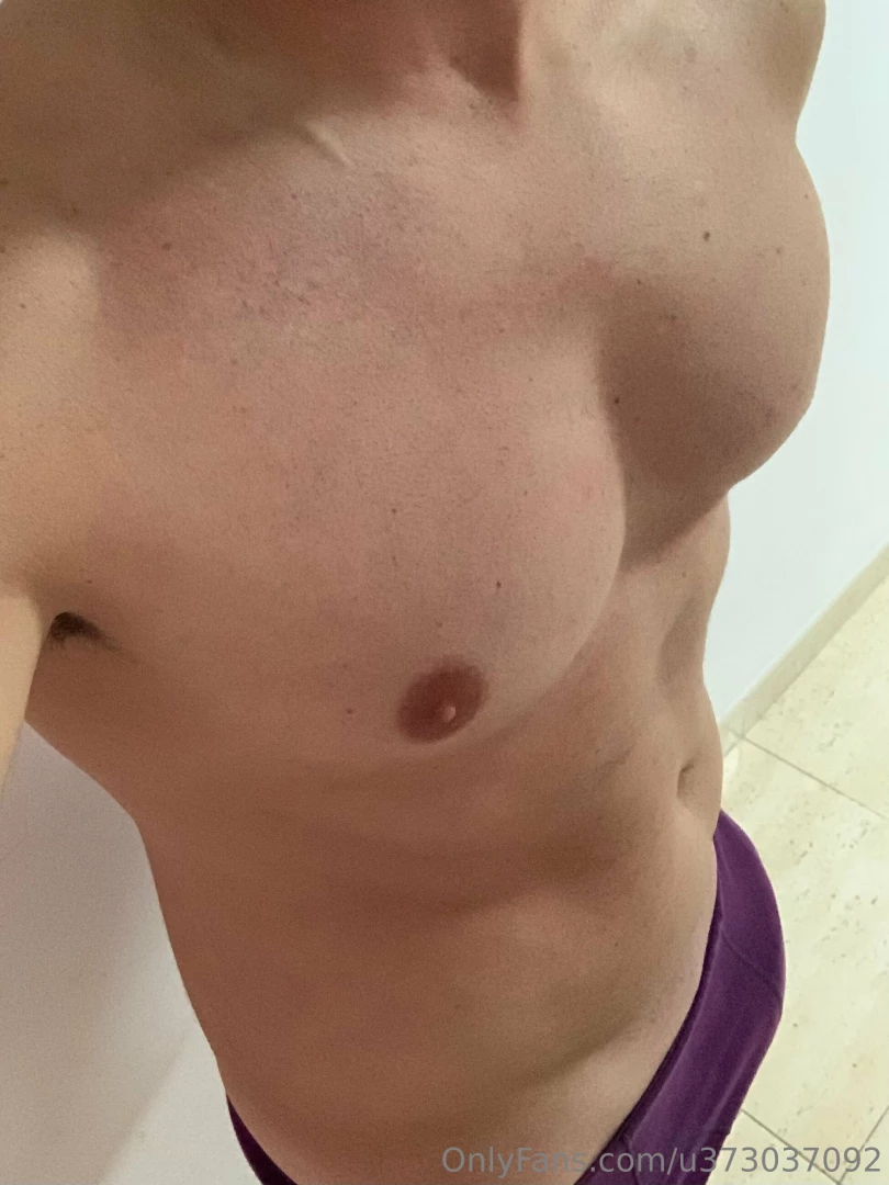 Hola a tod s me llamo oscar soy de espa a quieres conocerme 