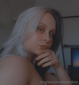 I went black blonde split now take a moment and tell me how pretty i