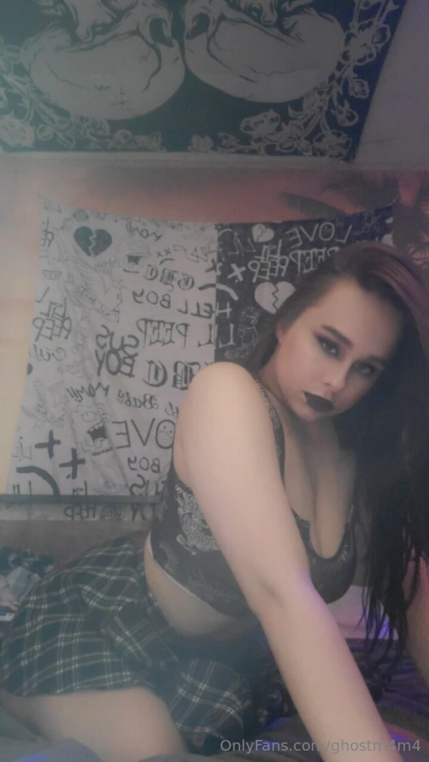 Since non of you have seen me dressed up per say i ll bless you with part 3 