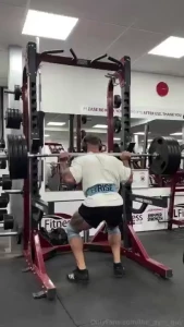 Heres hoping we get bigger legs this bulk part 1