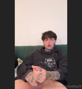 New cum vid watching porn and milking a lot i taste it at the end