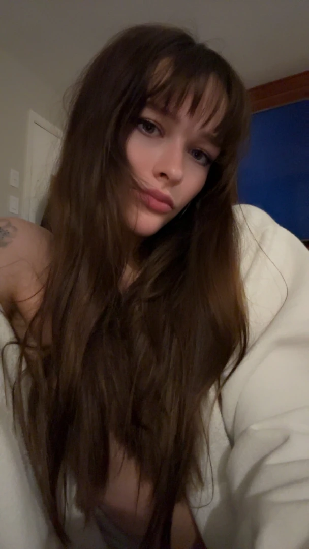 Tell me a secret i promise to keep it 