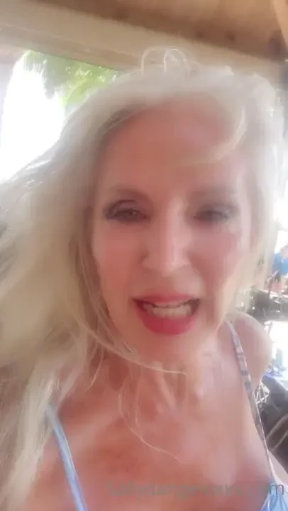 Having fun on a sunday early evening bzzzzzz 