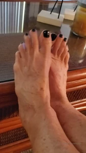 sallydangeloxxx - Would you like to help take care of these feet 