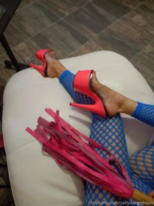 Sexy feet and heels and titties yum yum fetish part 4