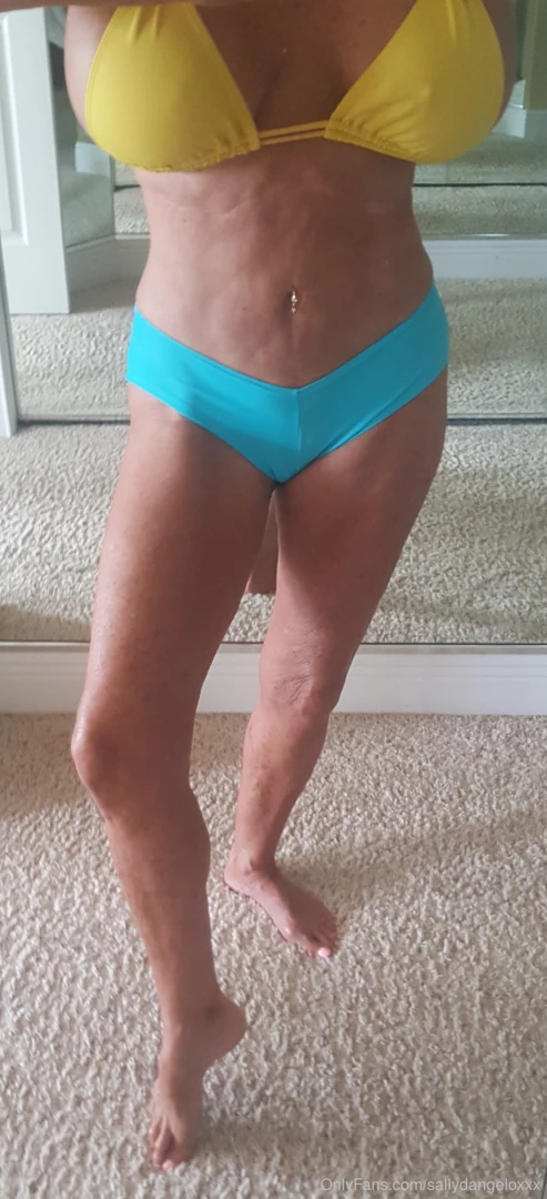 Naked feet footfetish 