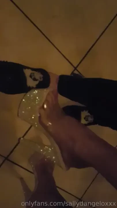 A little shoe and heel play at the vna dinner clip 