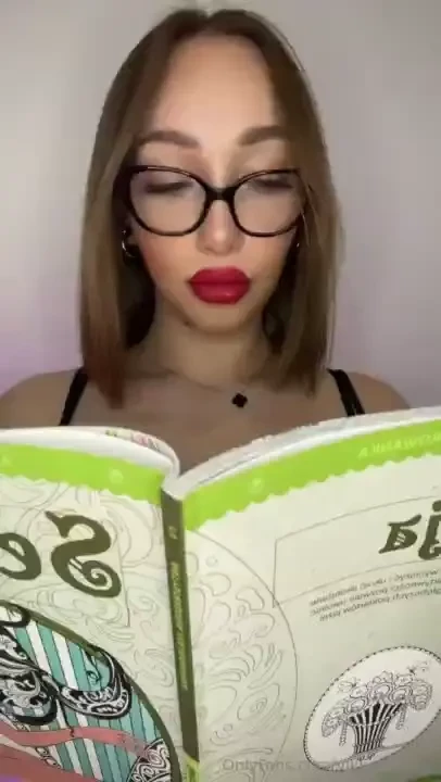 Hello beauties oh how i love being colorful i love it when my charm 