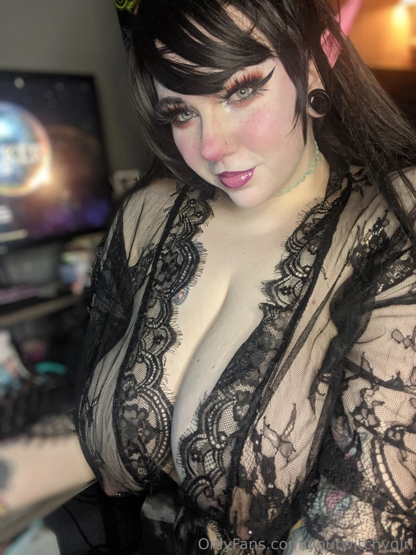 Spoil me while i play ff14 in like 6 hours when it comes back on i 