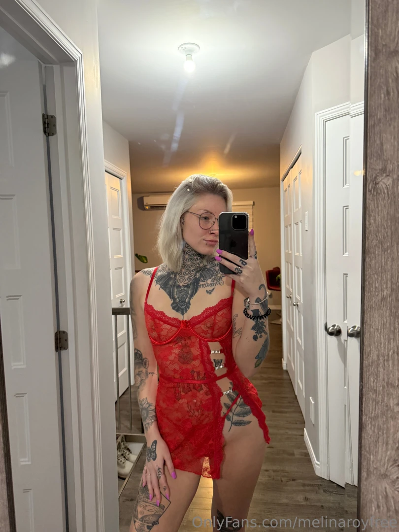 Aimes-tu le rouge sur moi 