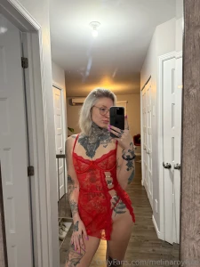 Aimes-tu le rouge sur moi