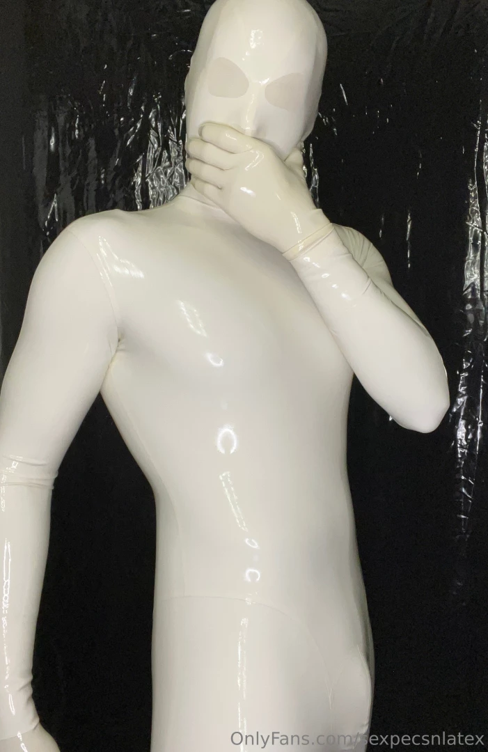 Found a few more pics of the gimp part 6 