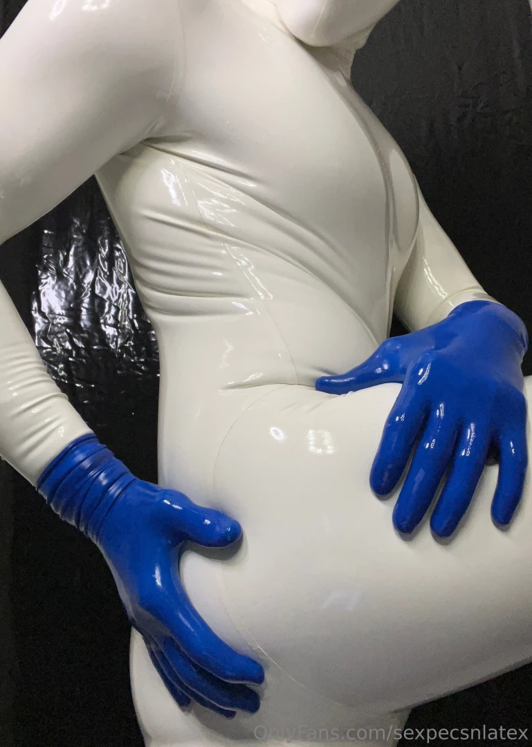 Found a few more pics of the gimp part 2 