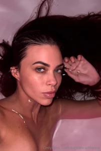 Feeling extra sexy in this float tank part 1