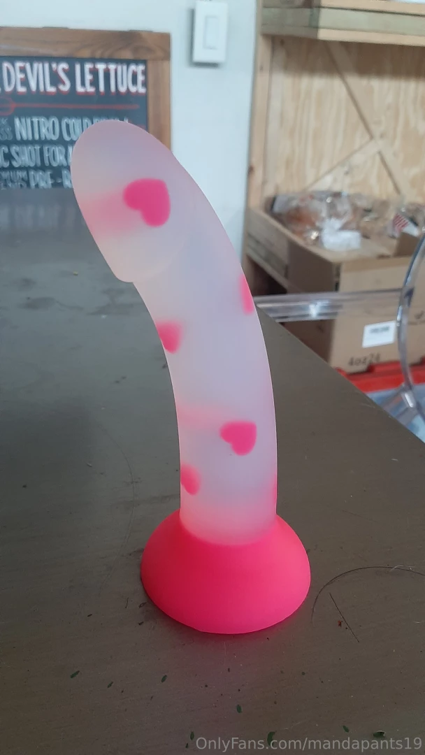 Look how pretty my new dildo is 