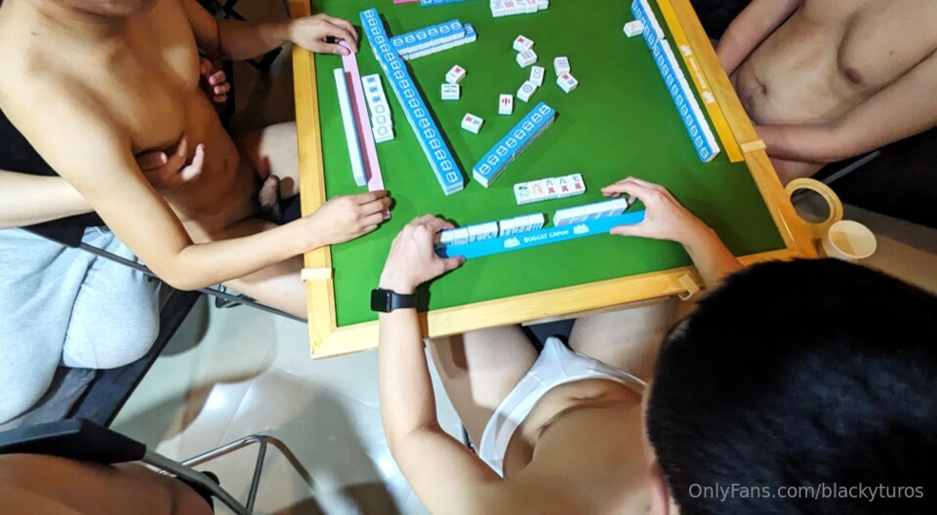 Day1 99 81 new year strip mahjong party dragon year day1 99mins 81mins part 10 