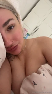 I love sleeping naked is it just me