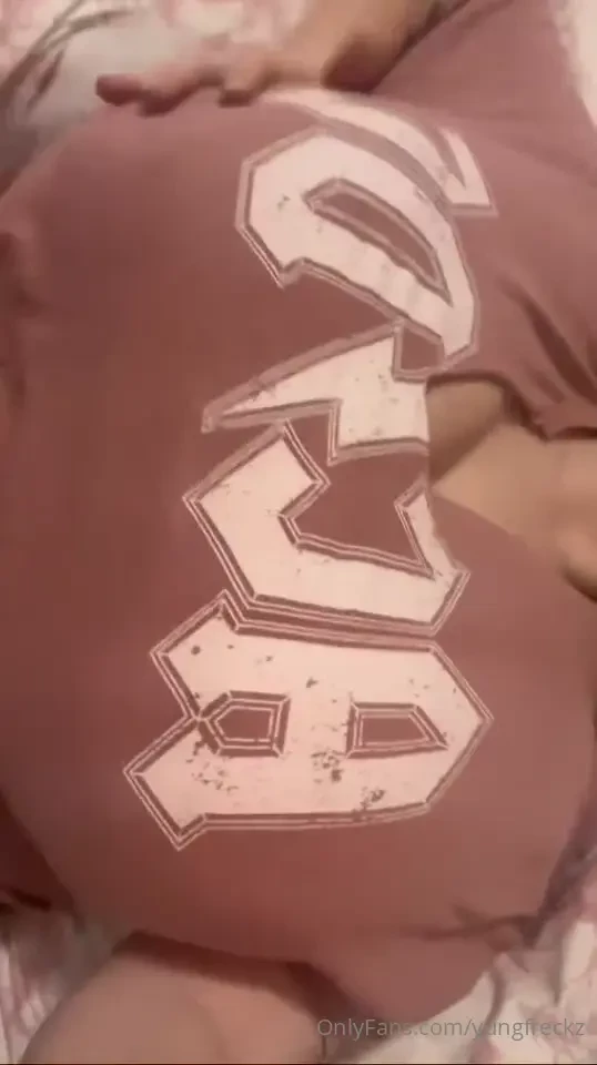 Haha so this is take 2 i went to tug down on my shirt and it kinda 