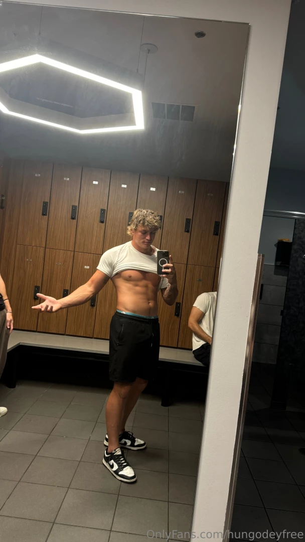 Live saturday night at 11 