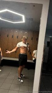 Live saturday night at 11