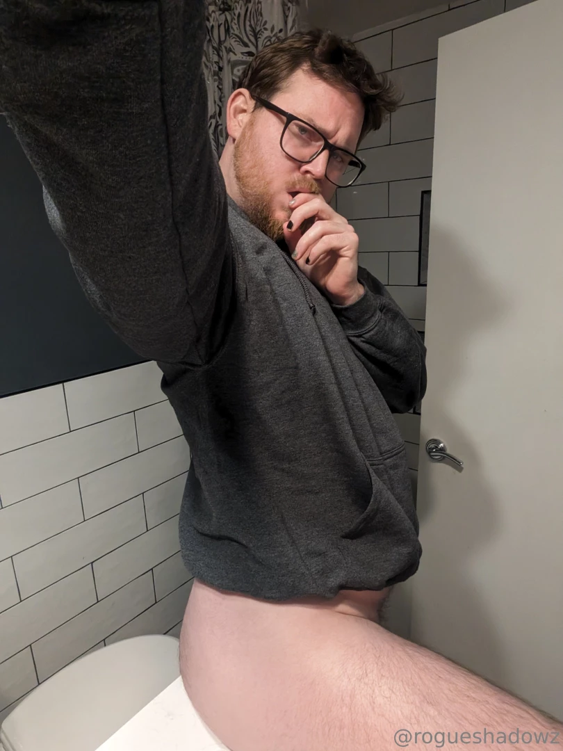 Himbos in grey sweaters is a thing a right 