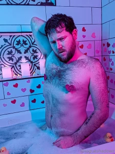 I ve been a dirty boy wanna clean up with me or get dirtier i m really