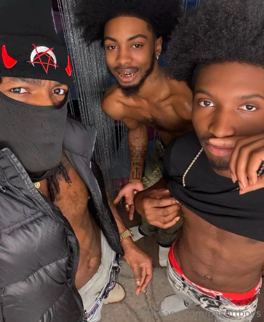 Can u handle all 3 of us we gotta surprise for u in ya dms 