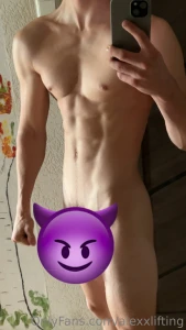 Wanna watch me cum dm me