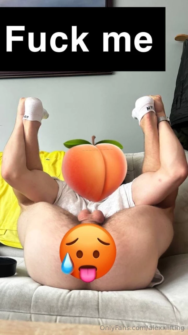 For ass and hole lovers watch me spread my hole for you in various 