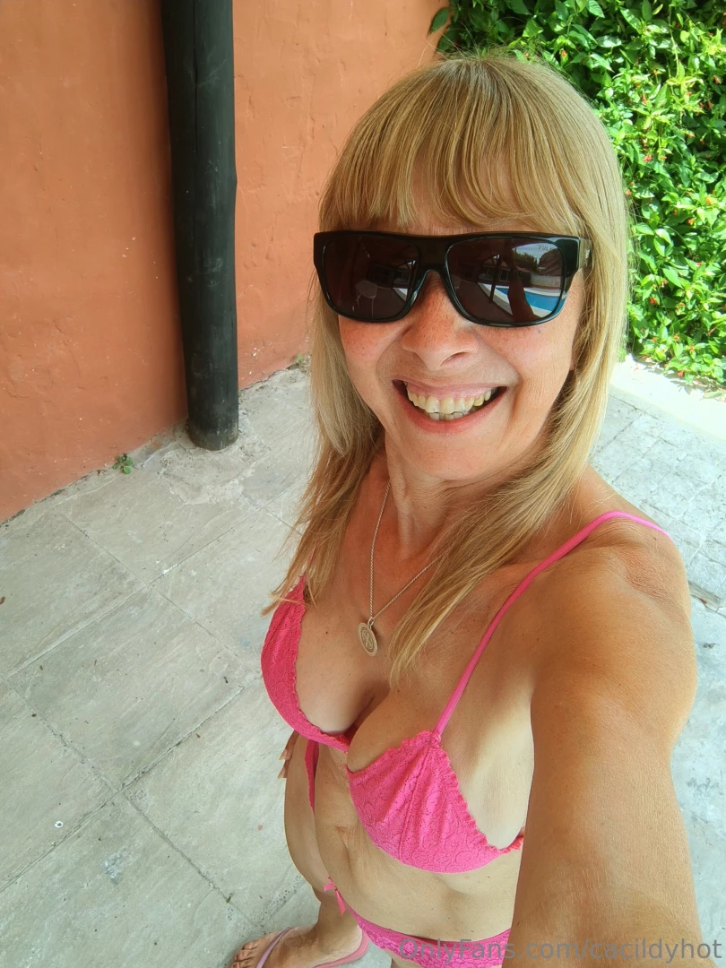 Good morning have a nice day a lot of kiss for my followers i love you 