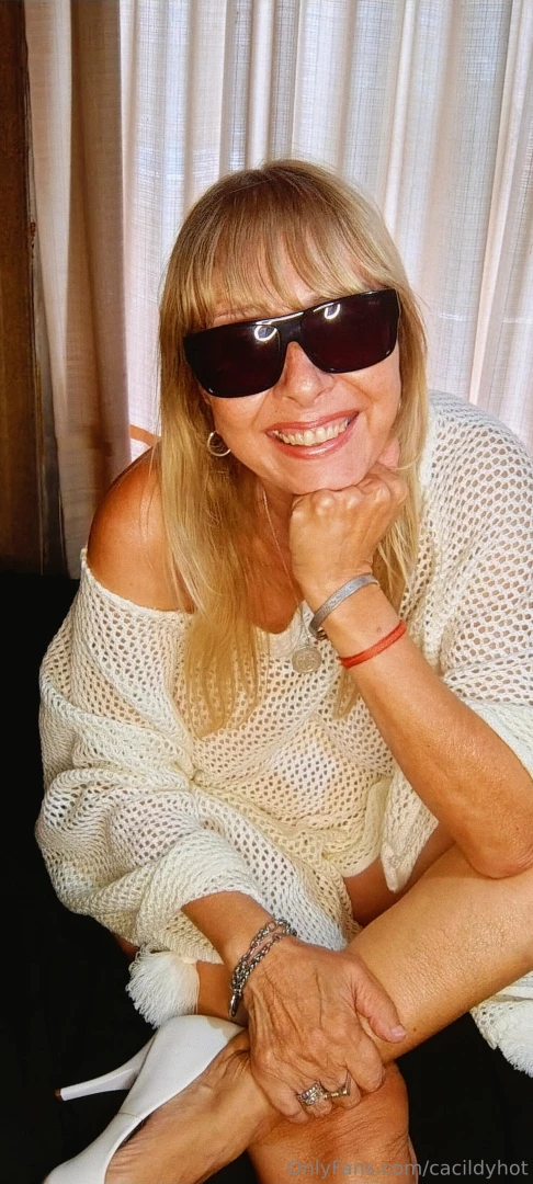 Under that sweater i m totally naked if you want to see much more and 