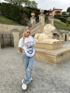 The lion behind me is a true king but sometimes i feel i can be just